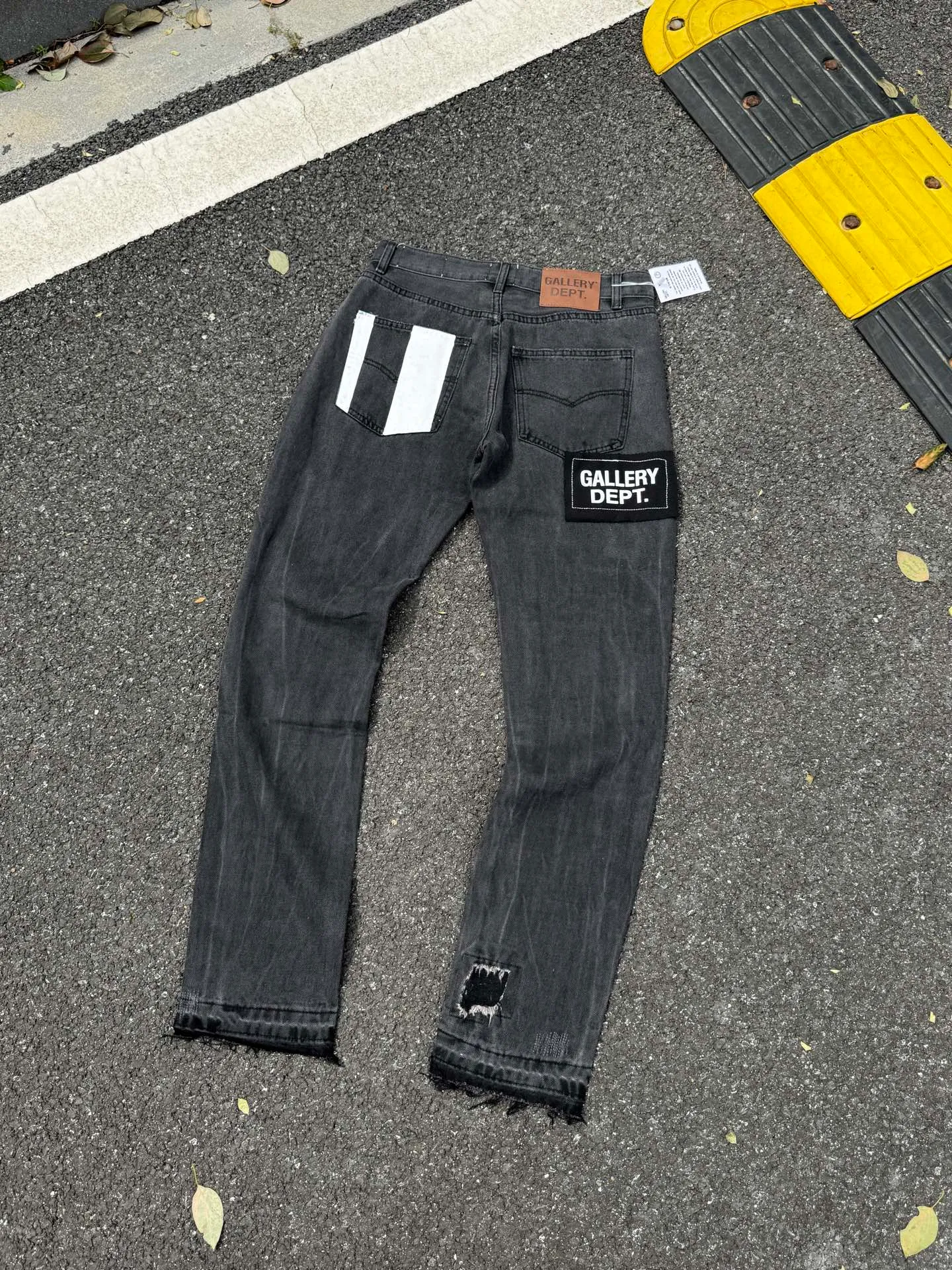 P246💰G22 GALLERY DEPT. Skull hand-stitched distressed distressed jeans -Color: Black -Size: S-XXL